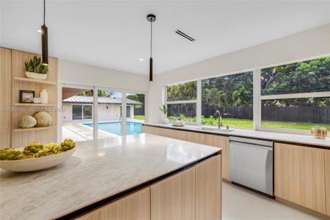 House in Palmetto Bay, Florida 6 bedrooms, 323.76 sq.m. № 2067689 - photo 21