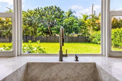 House in Palmetto Bay, Florida 6 bedrooms, 323.76 sq.m. № 2067689 - photo 26