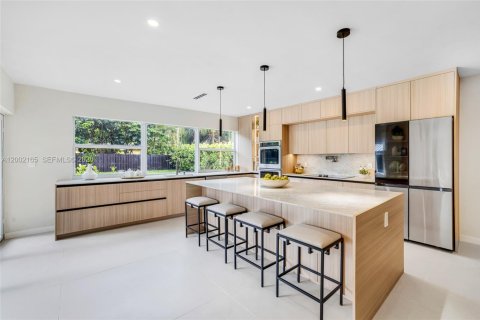 House in Palmetto Bay, Florida 6 bedrooms, 323.76 sq.m. № 2067689 - photo 3