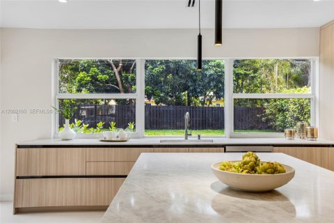 House in Palmetto Bay, Florida 6 bedrooms, 323.76 sq.m. № 2067689 - photo 25