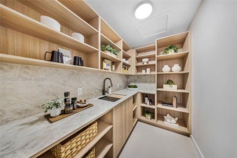 House in Palmetto Bay, Florida 6 bedrooms, 323.76 sq.m. № 2067689 - photo 4