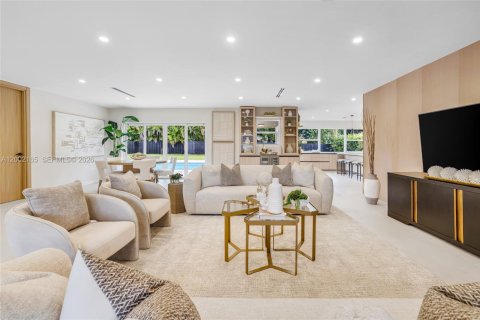 House in Palmetto Bay, Florida 6 bedrooms, 323.76 sq.m. № 2067689 - photo 12