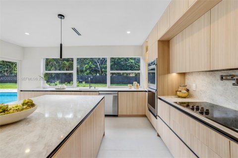 House in Palmetto Bay, Florida 6 bedrooms, 323.76 sq.m. № 2067689 - photo 20