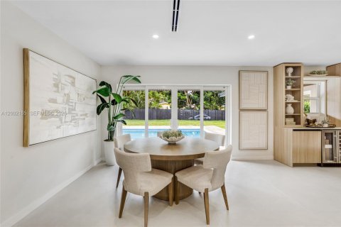 House in Palmetto Bay, Florida 6 bedrooms, 323.76 sq.m. № 2067689 - photo 15