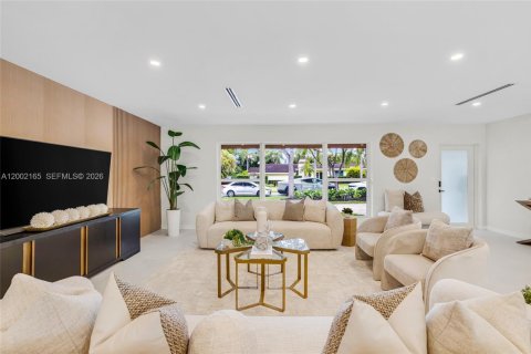 House in Palmetto Bay, Florida 6 bedrooms, 323.76 sq.m. № 2067689 - photo 10