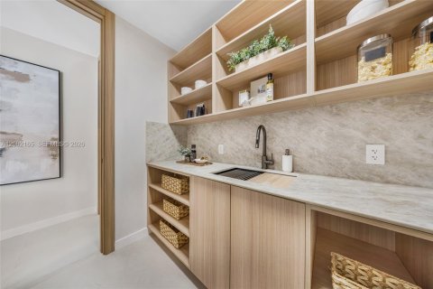 House in Palmetto Bay, Florida 6 bedrooms, 323.76 sq.m. № 2067689 - photo 29