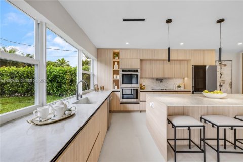 House in Palmetto Bay, Florida 6 bedrooms, 323.76 sq.m. № 2067689 - photo 23