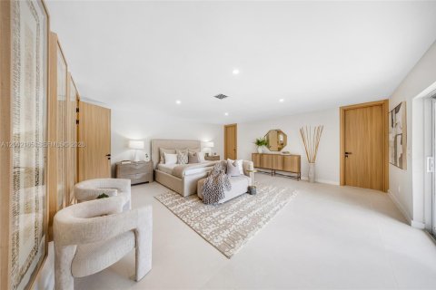 House in Palmetto Bay, Florida 6 bedrooms, 323.76 sq.m. № 2067689 - photo 6