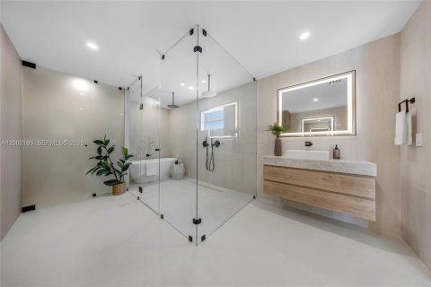 House in Palmetto Bay, Florida 6 bedrooms, 323.76 sq.m. № 2067689 - photo 30