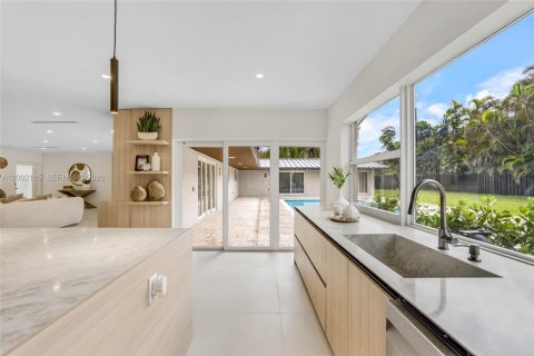 House in Palmetto Bay, Florida 6 bedrooms, 323.76 sq.m. № 2067689 - photo 22