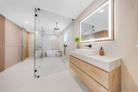 House in Palmetto Bay, Florida 6 bedrooms, 323.76 sq.m. № 2067689 - photo 5