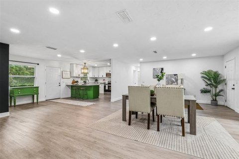 Villa ou maison à vendre à Melrose, Floride: 3 chambres, 169.92 m2 № 2413420 - photo 14