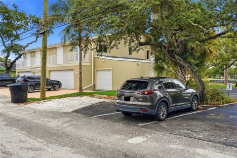 Immobilier commercial à vendre à Saint Petersburg, Floride: 460.8 m2 № 2220998 - photo 9