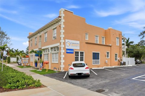 Immobilier commercial à vendre à Saint Petersburg, Floride: 460.8 m2 № 2220998 - photo 4