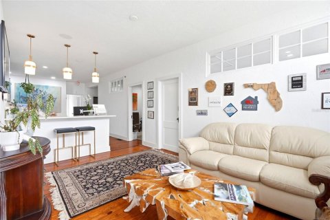 Immobilier commercial à vendre à Saint Petersburg, Floride: 460.8 m2 № 2220998 - photo 11