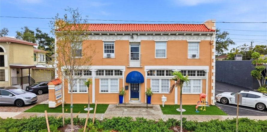 Immobilier commercial à Saint Petersburg, Floride 460.8 m2 № 2220998