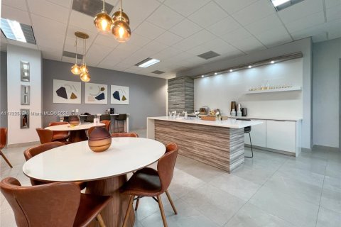 Copropriété à vendre à Miami, Floride: 1 chambre, 72.28 m2 № 1979020 - photo 4