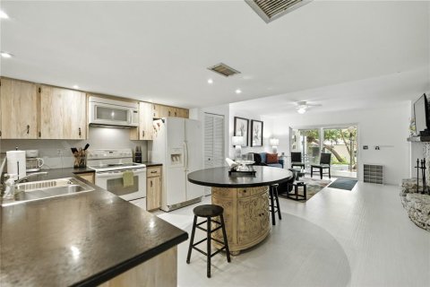 Townhouse in Ocala, Florida 2 bedrooms, 163.88 sq.m. № 1908917 - photo 9