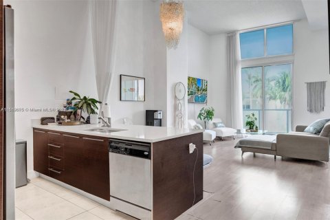 Condominio en venta en Miami, Florida, 1 dormitorio, 77.02 m2 № 1505456 - foto 9