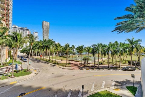 Condominio en venta en Miami, Florida, 1 dormitorio, 77.02 m2 № 1505456 - foto 16