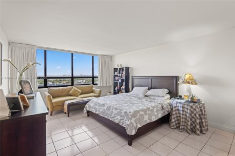 Condo in Miami, Florida, 2 bedrooms  № 1839174 - photo 10