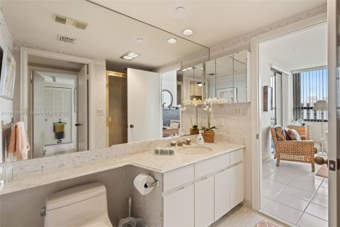 Condo in Miami, Florida, 2 bedrooms  № 1839174 - photo 16