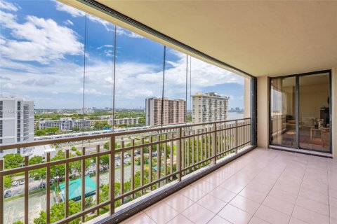 Condo in Miami, Florida, 2 bedrooms  № 1839174 - photo 20