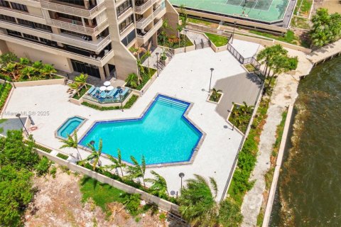 Condo in Miami, Florida, 2 bedrooms  № 1839174 - photo 28