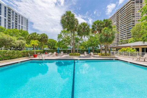 Condo in Miami, Florida, 2 bedrooms  № 1839174 - photo 25