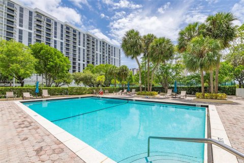 Condo in Miami, Florida, 2 bedrooms  № 1839174 - photo 27