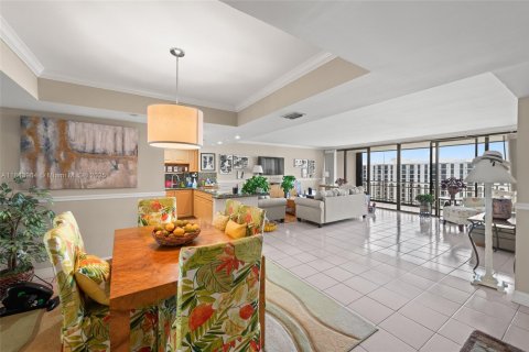 Condo in Miami, Florida, 2 bedrooms  № 1839174 - photo 7