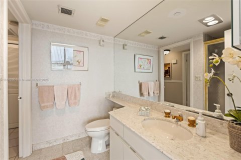 Condo in Miami, Florida, 2 bedrooms  № 1839174 - photo 15