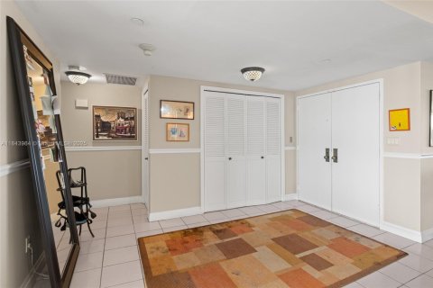 Condo in Miami, Florida, 2 bedrooms  № 1839174 - photo 19