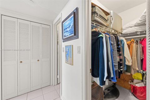 Condo in Miami, Florida, 2 bedrooms  № 1839174 - photo 18