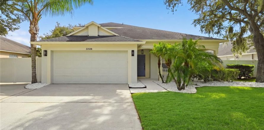 Casa en Lutz, Florida 5 dormitorios, 212.75 m2 № 2383387