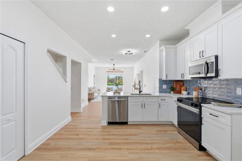 Casa en venta en Lutz, Florida, 5 dormitorios, 212.75 m2 № 2383387 - foto 4