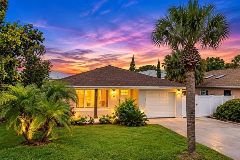 Casa en Ormond Beach, Florida 3 dormitorios, 159.33 m2 № 2360626