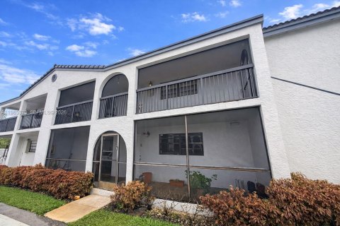 Condo in Hialeah, Florida, 2 bedrooms  № 2053001 - photo 3