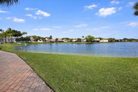 Condo in Hialeah, Florida, 2 bedrooms  № 2053001 - photo 29