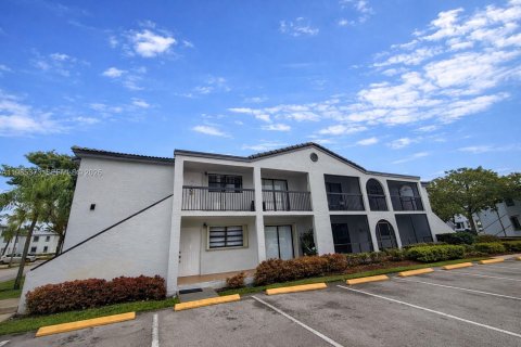 Condo in Hialeah, Florida, 2 bedrooms  № 2053001 - photo 2