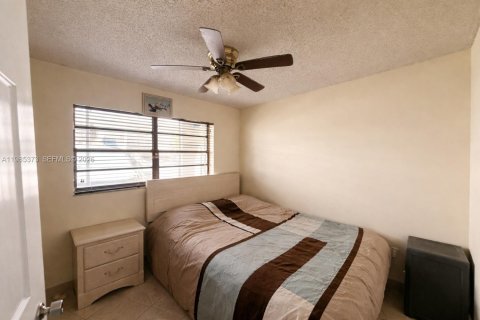 Condo in Hialeah, Florida, 2 bedrooms  № 2053001 - photo 14