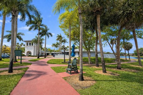 Condo in Hialeah, Florida, 2 bedrooms  № 2053001 - photo 22