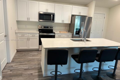 Снять в аренду виллу или дом в Кейп-Корал, Флорида 4 спальни, № 2003475 - фото 4