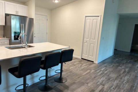 Снять в аренду виллу или дом в Кейп-Корал, Флорида 4 спальни, № 2003475 - фото 3