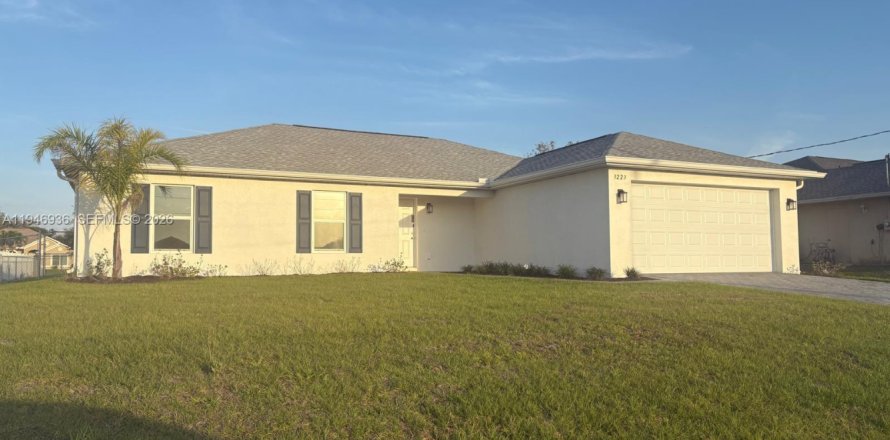 Дом в Кейп-Корал, Флорида 4 спальни № 2003475