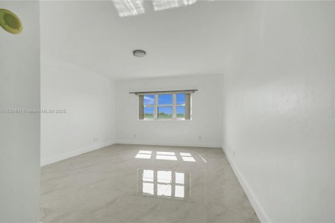 Condominio en venta en North Miami, Florida, 3 dormitorios, 167.32 m2 № 1809329 - foto 30