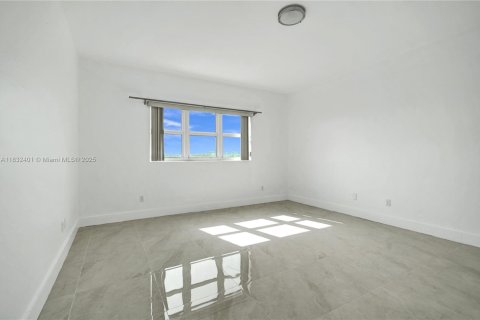 Condominio en venta en North Miami, Florida, 3 dormitorios, 167.32 m2 № 1809329 - foto 28
