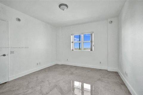 Condominio en venta en North Miami, Florida, 3 dormitorios, 167.32 m2 № 1809329 - foto 13