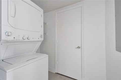 Condominio en venta en North Miami, Florida, 3 dormitorios, 167.32 m2 № 1809329 - foto 17