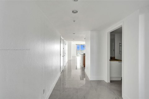 Condominio en venta en North Miami, Florida, 3 dormitorios, 167.32 m2 № 1809329 - foto 16
